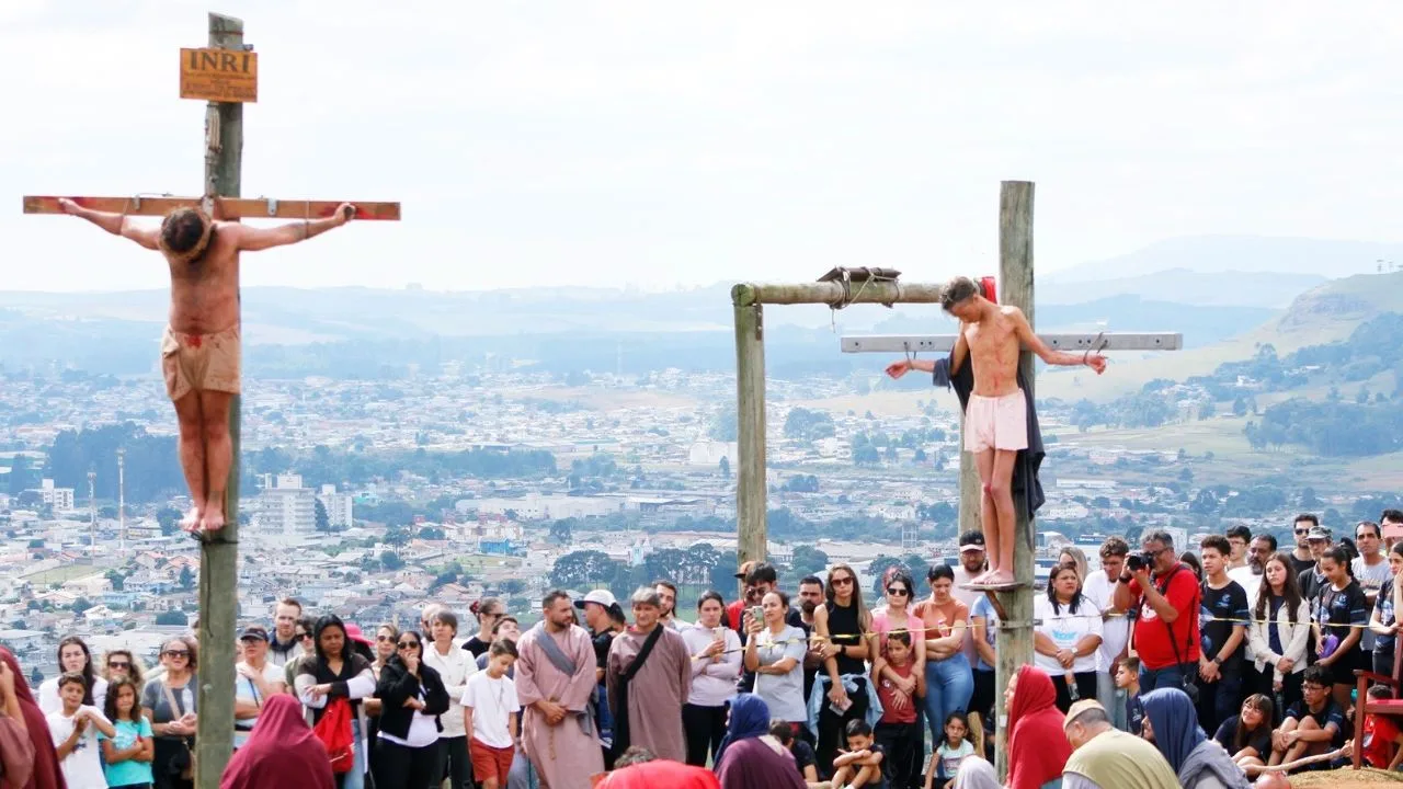 Cidade terá horários especiais e programação no Morro da Cruz