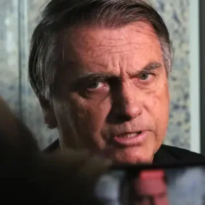 Laudo médico recomenda cirurgia no ombro de Jair Bolsonaro
