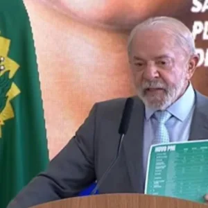 Lula sanciona Plano de Educação e critica escolas cívico-militares