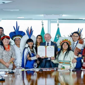 Lula sanciona leis que ampliam proteção às mulheres