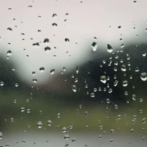 Manhã gelada e chuvas marcam o tempo em SC a partir deste domingo (26) | Foto: Canva | Reprodução