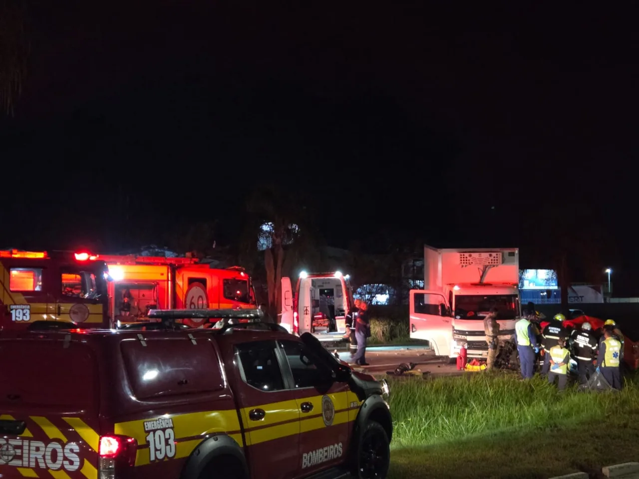 Motorista morre após colisão frontal com caminhão na BR-282