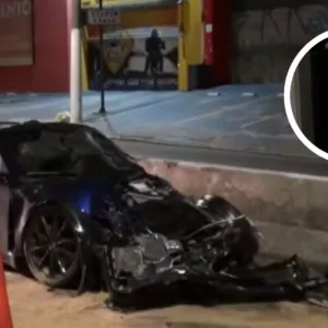 Motorista que causou acidente grave chega à delegacia coberto por lençol