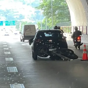Mulher fica ferida após colisão no túnel Antonieta de Barros - Imagem: reprodução/ CBMSC