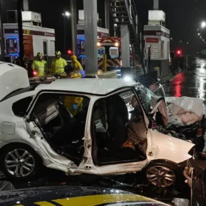 Mulher morre após carro bater em mureta de pedágio na BR-101 (4)