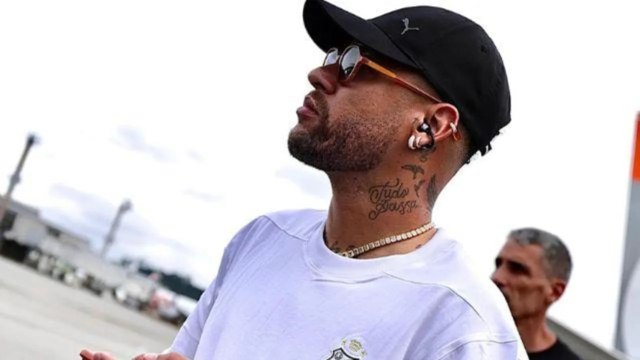Neymar responde críticas após gesto gerar polêmica
