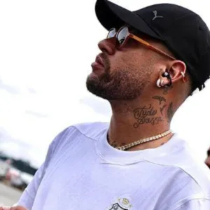 Neymar responde críticas após gesto gerar polêmica