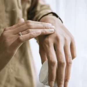 O que está por trás do envelhecimento da pele vai além do sol