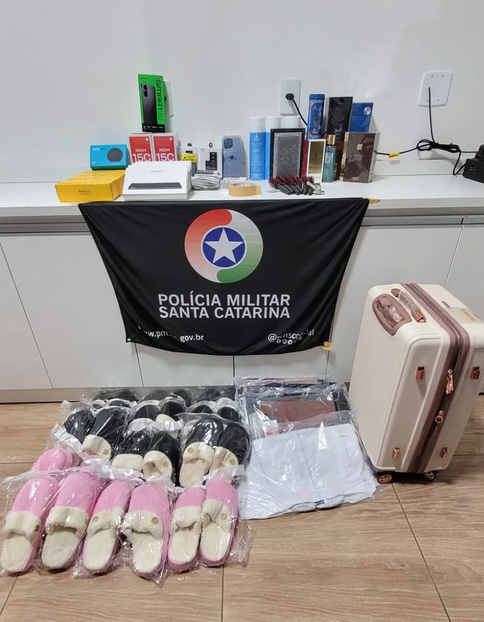 Ônibus é parado com carga ilegal de R$ 60 mil em SC