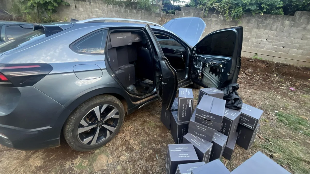 PF apreende 600 caixas de vinho e prende dois na fronteira