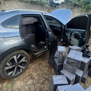 PF apreende 600 caixas de vinho e prende dois na fronteira