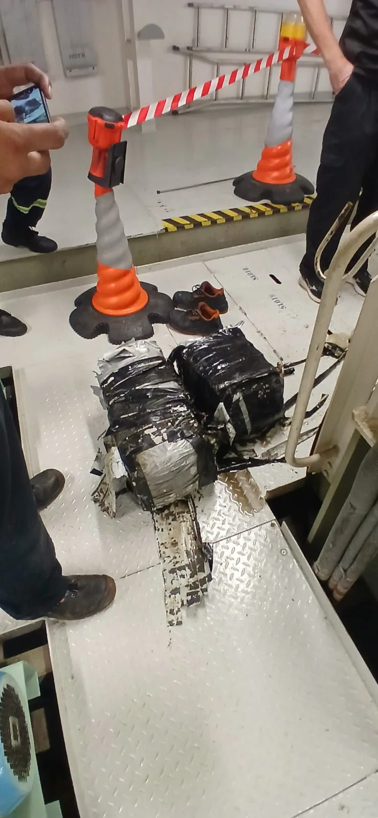 PF apreende cocaína escondida em navio no Porto de Itapoá (6)