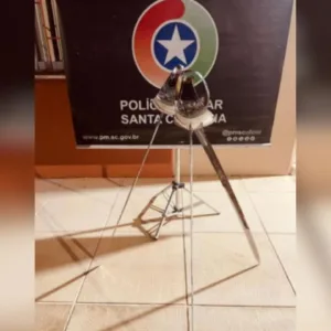 PM recupera espadas furtadas e prende dois em Lages