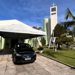 Padre vence rifa com número em branco e gera polêmica em Florianópolis | Foto: Pedro Corrêa / SCC10 