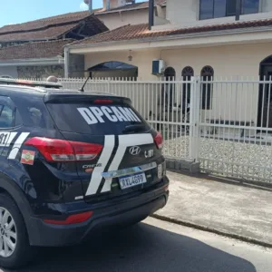 Polícia Civil cumpre mandados em investigação de violência doméstica em Joinville