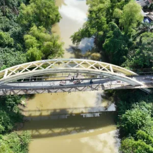 Ponte é fechada e interdita rota estratégica em Rio do Sul
