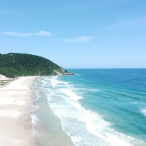 Praia do Moçambique recebe festival de surf e natureza.| Foto: Marcio Mortari/ Divulgação / Reprodução