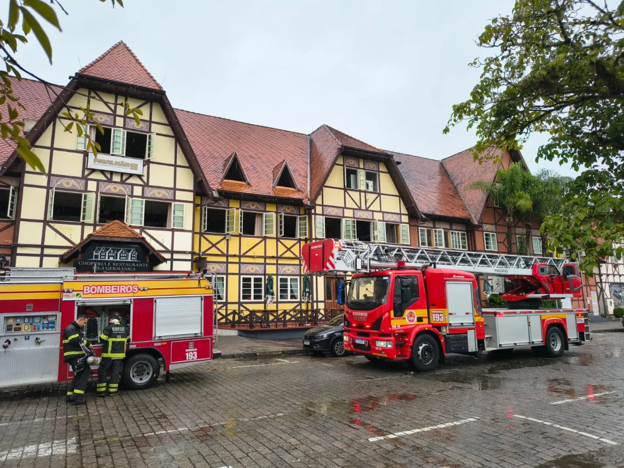 Princípio de incêndio atinge restaurante na Vila Germânica em Blumenau
