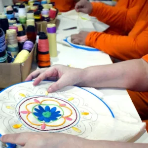 Projeto Ecomoda reaproveita tecidos e promove recomeços em presídio de Florianópolis | Foto: Jaqueline Noceti/SEJURI