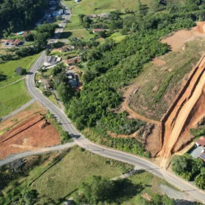 FOTOS: Obra iniciada há 12 anos na Via Expressa de Blumenau é retomada