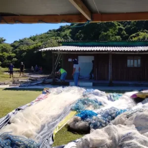 Restaurantes são demolidos em Naufragados nesta quarta (22)