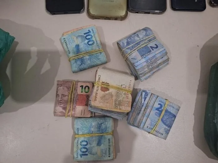 Suspeitos de roubo a farmácia morrem em confronto com a PM em SC