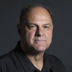 Tumor cerebral entenda a doença que Oscar Schmidt enfrentava desde 2011