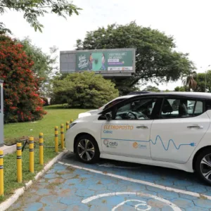 Udesc Lages instala eletroposto para veículos elétricos