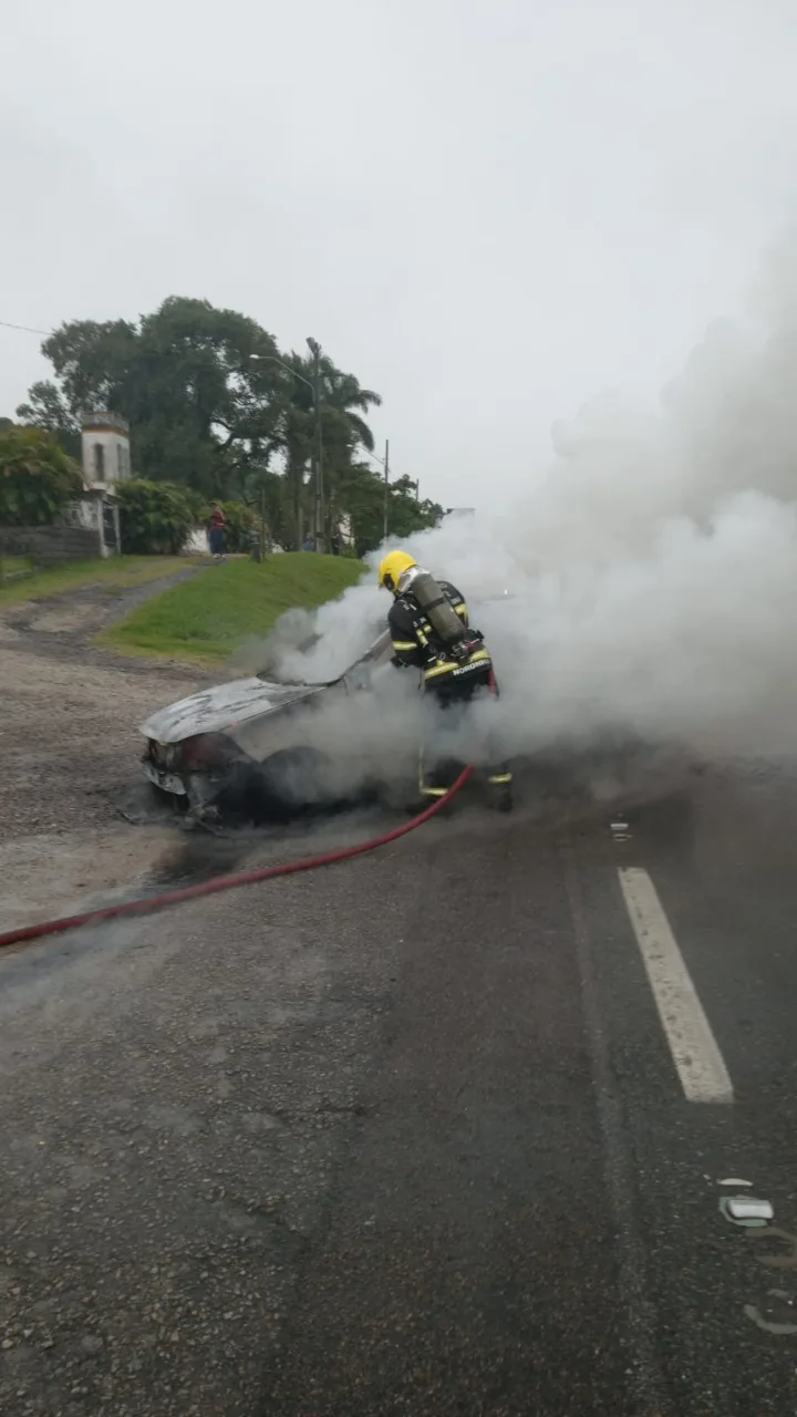 incêndio carro br-101