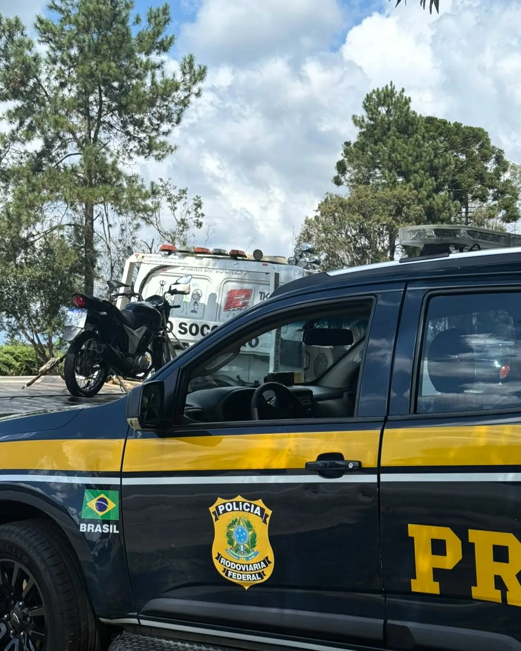 motociclista é flagrado fazendo manobra 'Superman' na BR-116 em SC