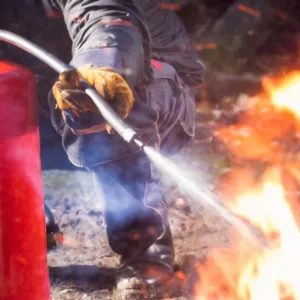 Acidente entre ônibus e trem provoca incêndio e mata ao menos oito | Foto: Imagem ilustrativa/Canva/Reprodução