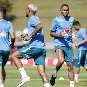 Ancelotti esboça time do Brasil para amistoso com Panamá.| Foto: Reprodução SBT Sports / Divulgação 