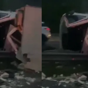 Caminhão tomba, interdita faixa da BR-101 e causa trânsito | Foto: reprodução/redes sociais/Ricardo Pastrana
