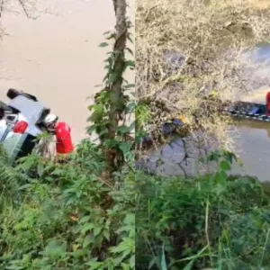 Carro cai em rio, jovem se salva nadando, mas amigos morrem em trágico acidente em SC