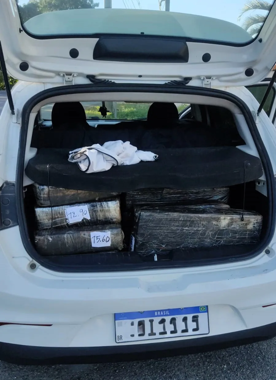 Casal é preso com mais de 400 quilos de maconha na BR-101 (1)