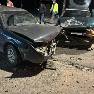 Colisão frontal entre dois carros deixa jovem ferida em Urubici