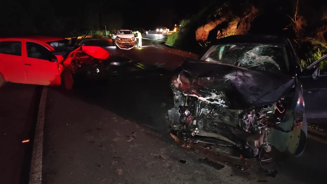 Com criança no carro, motorista morre em batida entre três veículos na SC-283