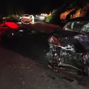 Com criança no carro, motorista morre em batida entre três veículos na SC-283