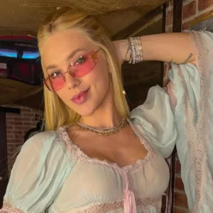 'Com o amor da minha vida', Virginia aparece nas redes sociais após término com Vini Jr