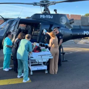 Criança de 1 ano com queimaduras graves é transportada em aeronave no Oeste