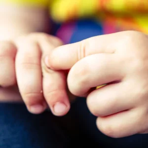 Criança de 4 anos passa mal e é internada com sinais de embriaguez em SC