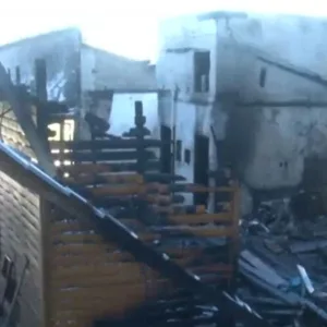 'Deus nos livrou' família perde tudo em incêndio e comunidade se mobiliza para ajudar