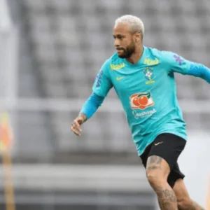 Entenda a lesão de Neymar e o tempo de recuperação.| Foto: Reprodução Redes Sociais / Divulgação SBT News