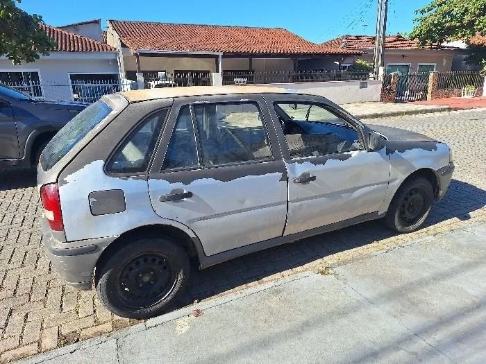 Família é feita refém durante assalto e criminosos fogem com carro em SC