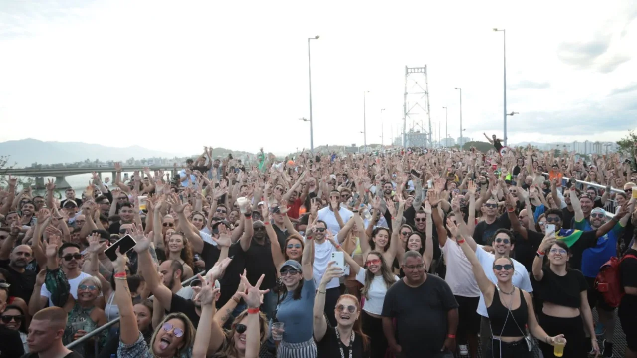 Festival eletrônico encerra centenário da ponte Hercílio Luz