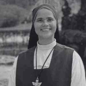 Freira brasileira morre afogada após salvar colegas em praia na Itália - Imagem: reprodução/ SBT