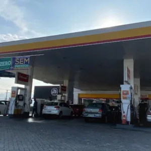 Havan vende gasolina abaixo de R$ 5 em ação do Dia do Imposto Zero