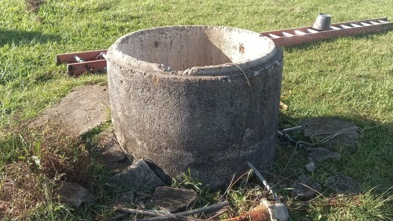 Homem cai em poço de 11 metros e mobiliza bombeiros em SC