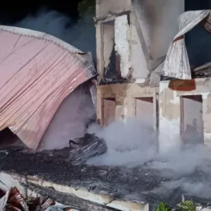 Incêndio destrói chalé na Serra do Panelão, em Urubici