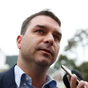 Jorginho Mello recebe Flávio Bolsonaro em SC